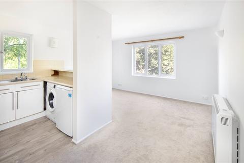 3 Alders Close, London, E11 3RZ