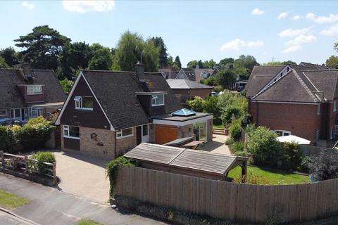 43 The Paddock, Headley, Bordon, GU35 8QE