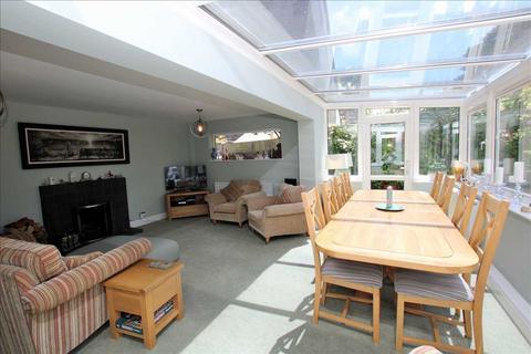 43 The Paddock, Headley, Bordon, GU35 8QE