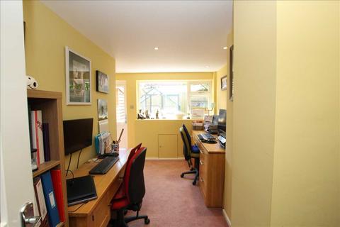 43 The Paddock, Headley, Bordon, GU35 8QE