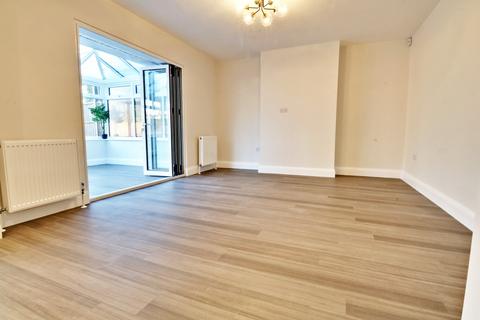 5 bedroom semi-detached bungalow to rent, Southborough Lane, Bromley BR2