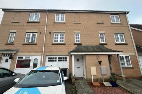 3 bedroom terraced house to rent, Rivelin Park, Kingswood, Hull, East Riding Of Yorkshire, HU7