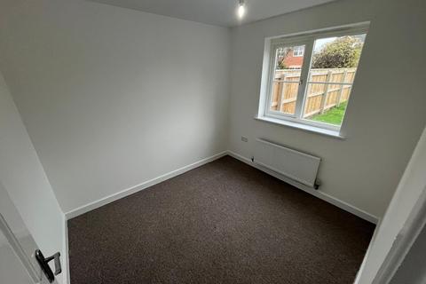 3 bedroom terraced house to rent, Rivelin Park, Kingswood, Hull, East Riding Of Yorkshire, HU7