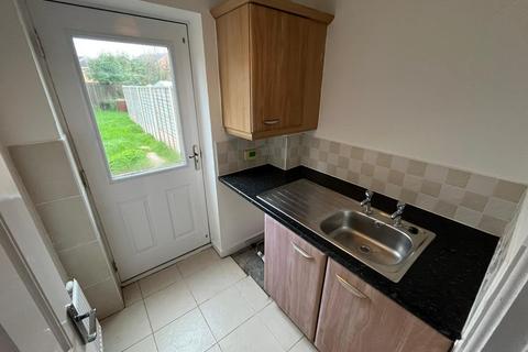 3 bedroom terraced house to rent, Rivelin Park, Kingswood, Hull, East Riding Of Yorkshire, HU7