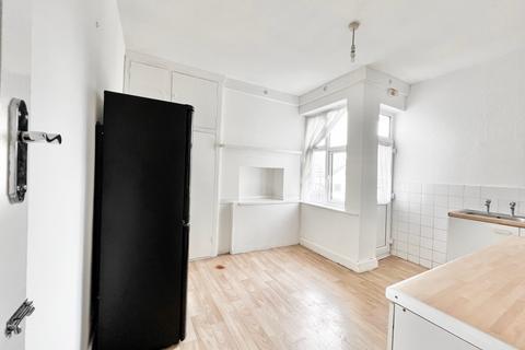 2 bedroom flat to rent, London NW10