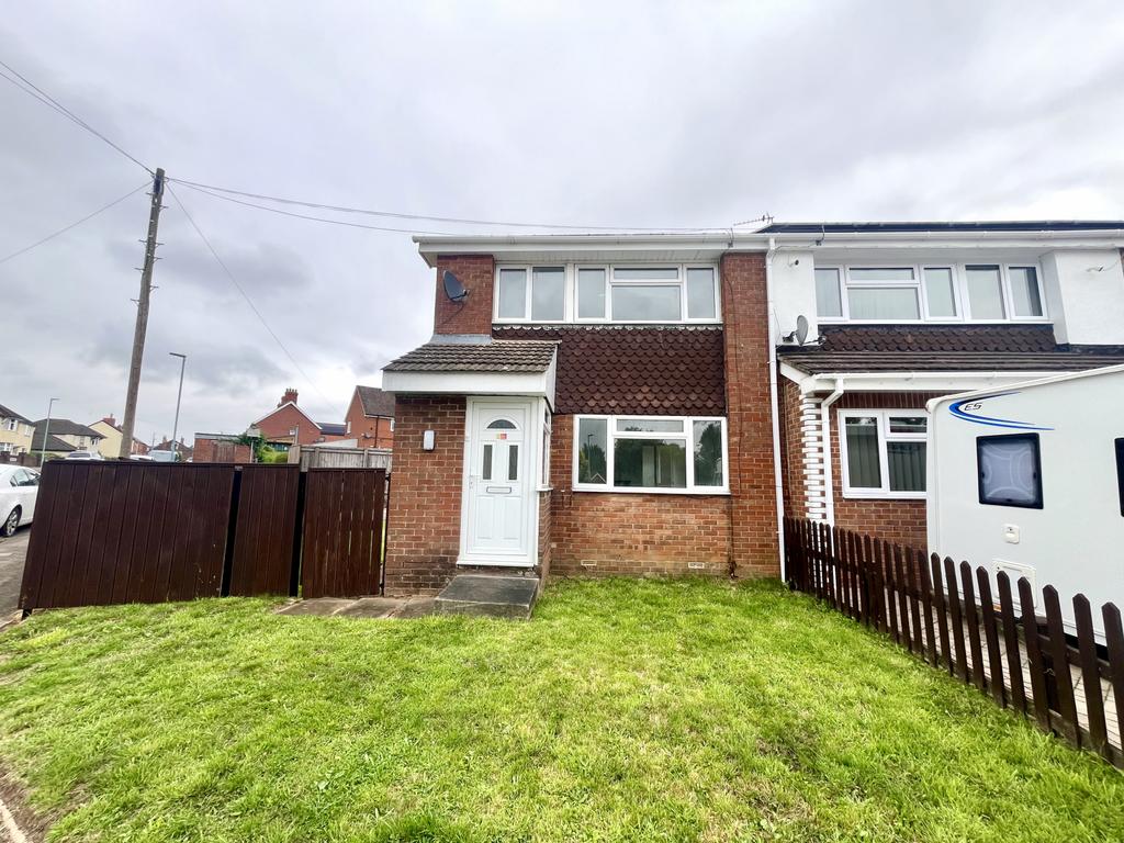 Three Bedroom Semi Detached Home in Great Locatio