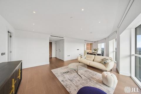 3 bedroom flat to rent, Cascade Way, London, W12