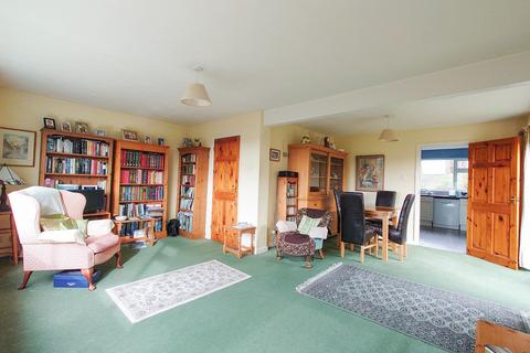 1 Avis Close, Newhaven, BN9 0DN
