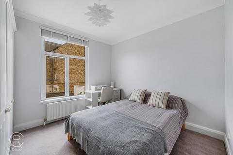 2 bedroom flat for sale, Greenford Avenue, London, W7