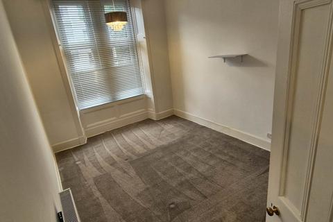 2 bedroom flat to rent, Woodford Street, Shawlands