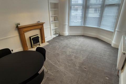 2 bedroom flat to rent, Woodford Street, Shawlands