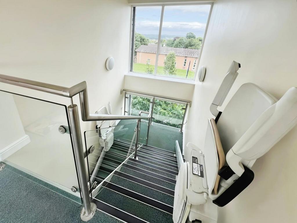 9d9e75d9-stairs.jpg