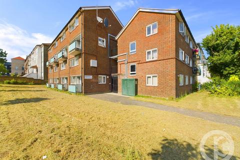 2 bedroom maisonette for sale, Woodland Road, London, N11