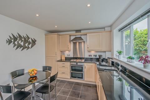 5 bedroom detached house for sale, Wadsworth Court, Cleckheaton, BD19