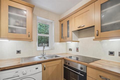 2 bedroom apartment for sale, Gloucester Court, Denham