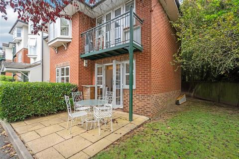 2 bedroom apartment for sale, Gloucester Court, Denham