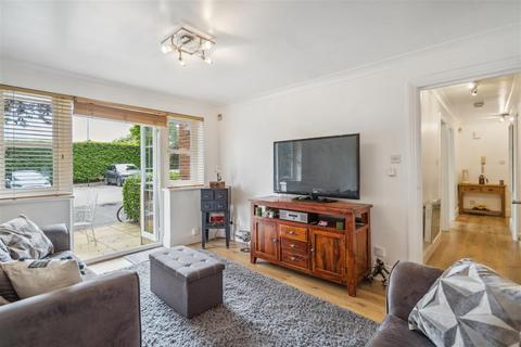 2 bedroom apartment for sale, Gloucester Court, Denham