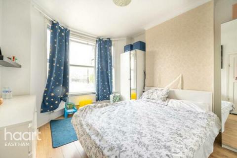 3 bedroom terraced house for sale, High Street South, London