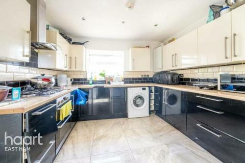 3 bedroom terraced house for sale, High Street South, London