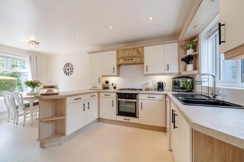 4 bedroom detached house for sale, Summerleaze Crescent