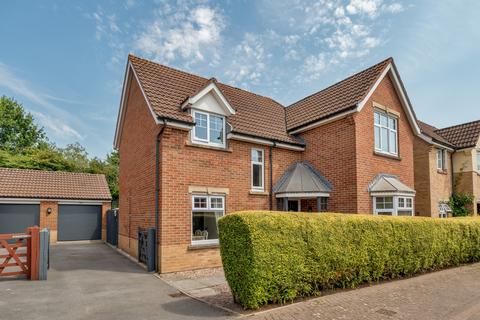 4 bedroom detached house for sale, Summerleaze Crescent