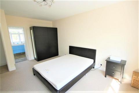 4 bedroom semi-detached house to rent, Chislehurst BR7