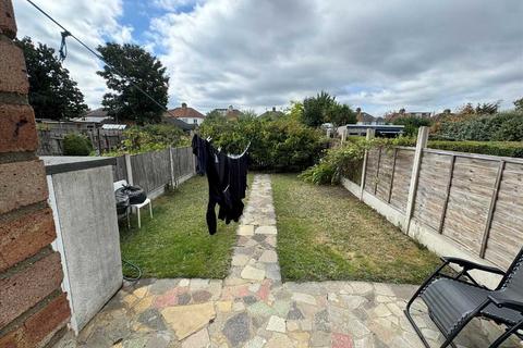 3 bedroom terraced house to rent, Hornchurch Road, Hornchurch, Hornchurch