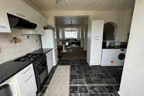 3 bedroom terraced house to rent, Hornchurch Road, Hornchurch, Hornchurch