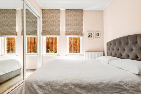 45 Forthbridge Road, London, SW11 5NX