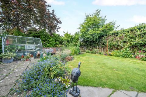 Windruff Catteshall Road, Godalming, GU7 1LY