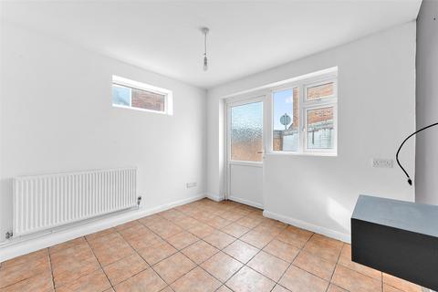 34 Sharnbrooke Close, Welling, DA16 1SL