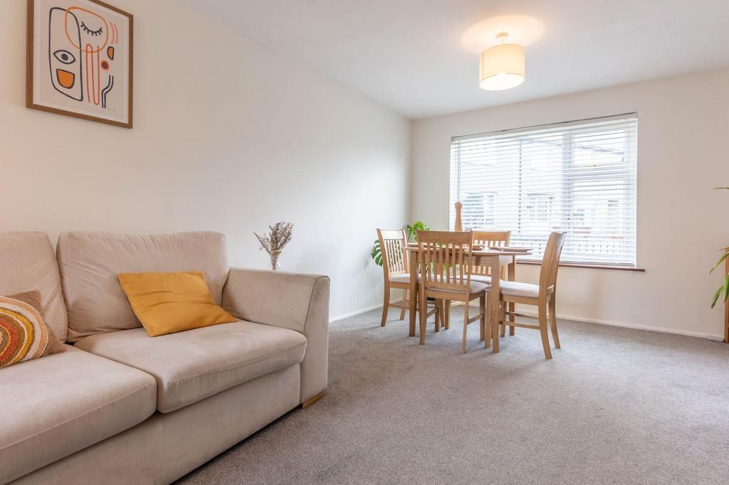 Sitting/dining room