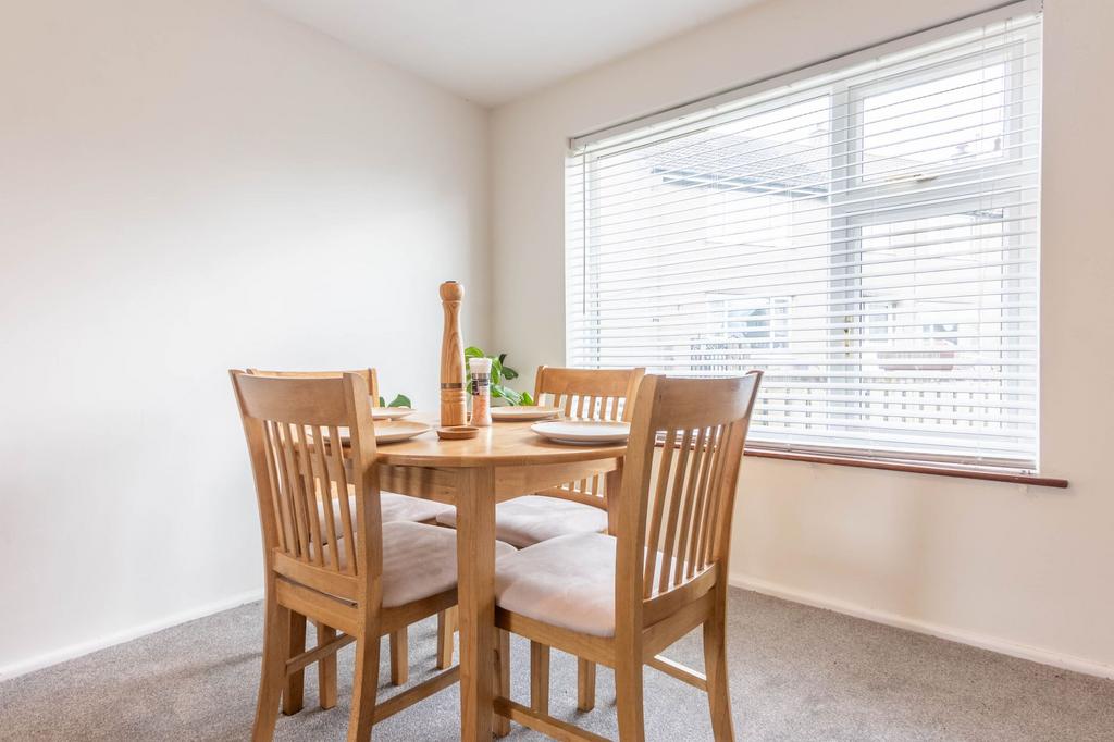 Sitting/dining room