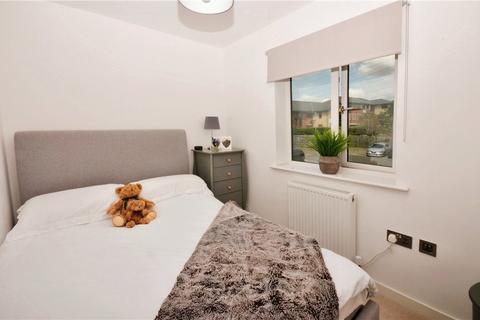 13 Ainger Close, Aylesbury, HP19 8JW