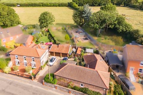 3 bedroom detached house for sale, The Street, Bridgham