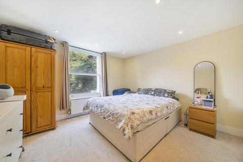 2 bedroom flat for sale, Worcester Gardens, Battersea