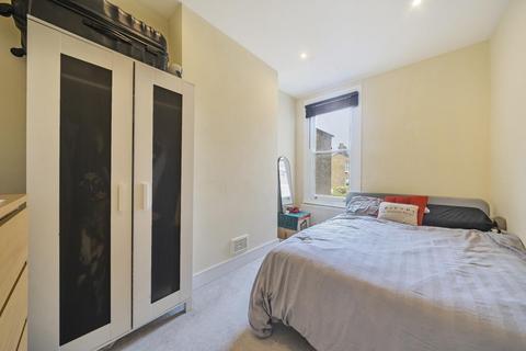 2 bedroom flat for sale, Worcester Gardens, Battersea