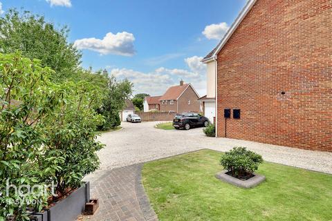2 Bowfell Court, Langdon Hills, Basildon, SS16 6SU