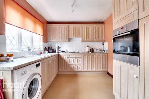 2 Bowfell Court, Langdon Hills, Basildon, SS16 6SU