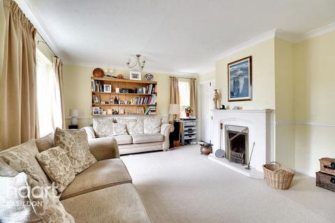 2 Bowfell Court, Langdon Hills, Basildon, SS16 6SU