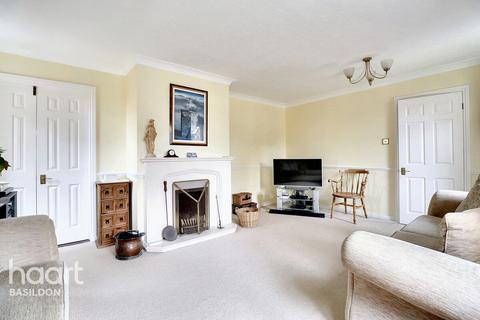 2 Bowfell Court, Langdon Hills, Basildon, SS16 6SU