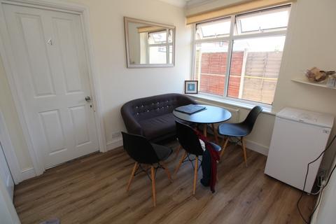 1 bedroom in a house share to rent, Rossmore Road, Poole