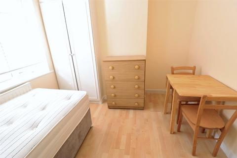 1 bedroom in a house share to rent, Church Lane, London NW9