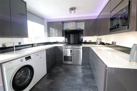 25 Lowry Close, Erith, DA8 1PN