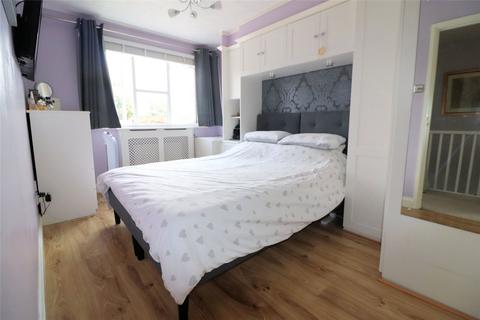 25 Lowry Close, Erith, DA8 1PN