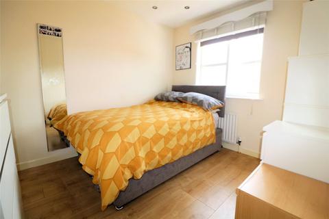 25 Lowry Close, Erith, DA8 1PN