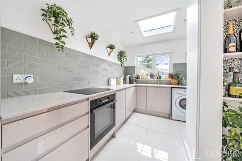 3 bedroom terraced house for sale, Ravensmead Road, Bromley