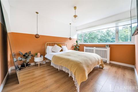 3 bedroom terraced house for sale, Ravensmead Road, Bromley