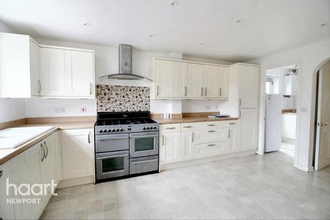 6 bedroom detached house to rent, Oxwich Grove, Newport