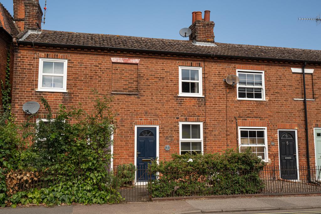 Well Presented Two Bedroom Terraced Cottage